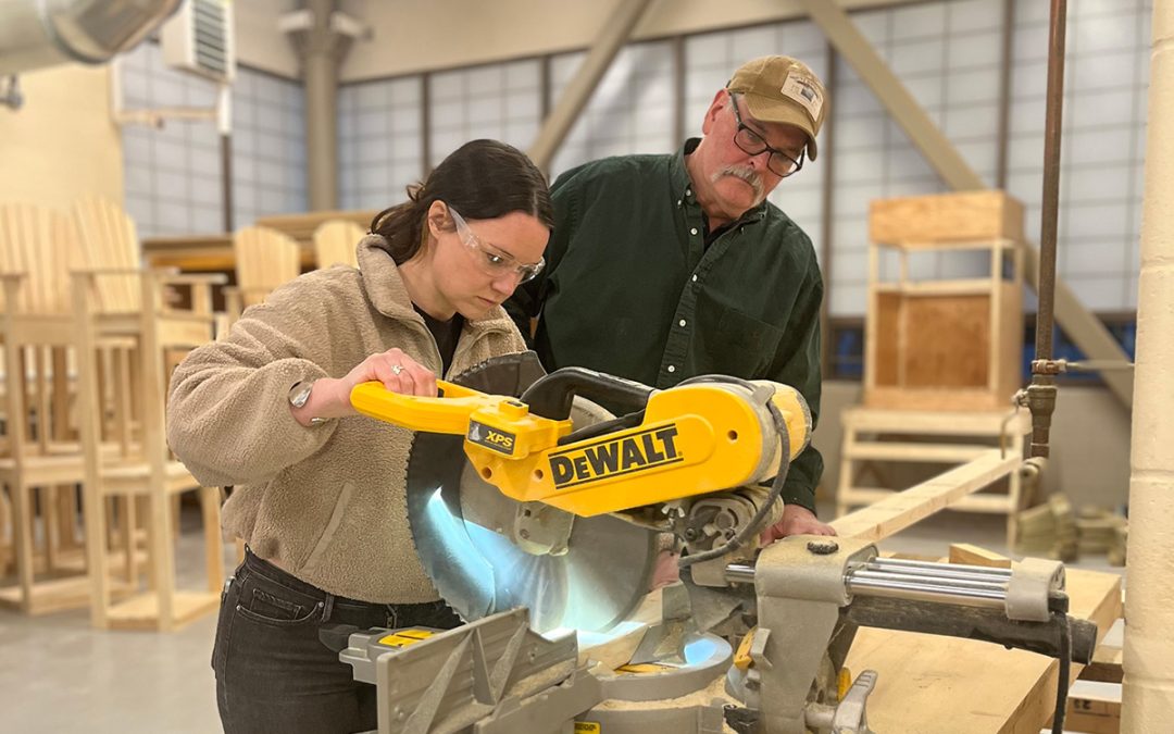 🌟 We’re Looking for a Carpentry Instructor! 🌟